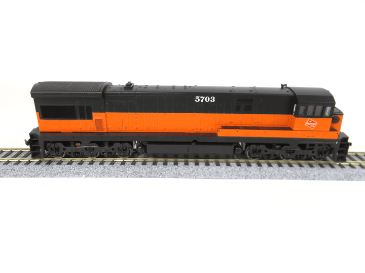 Atlas #8524 HO Scale Milwaukee Road GE U33C Diesel Locomotive #5703 image 5