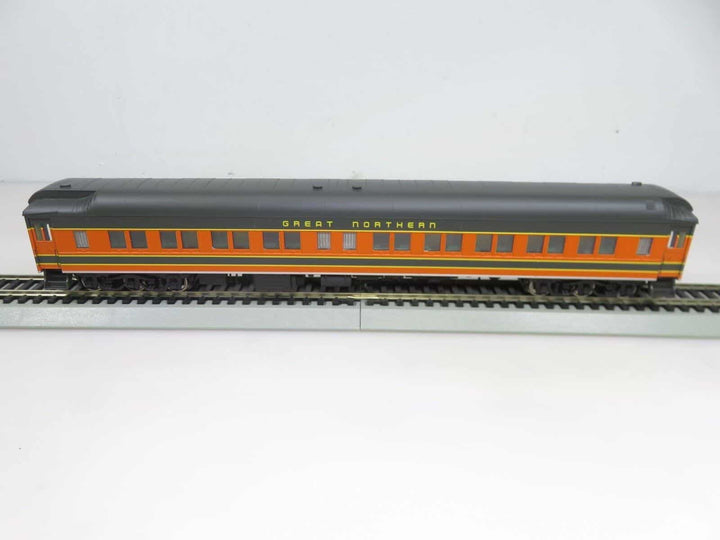Walthers 932-10413 HO Great Northern Pullman Heavyweight 6-3 Passenger Car image 4