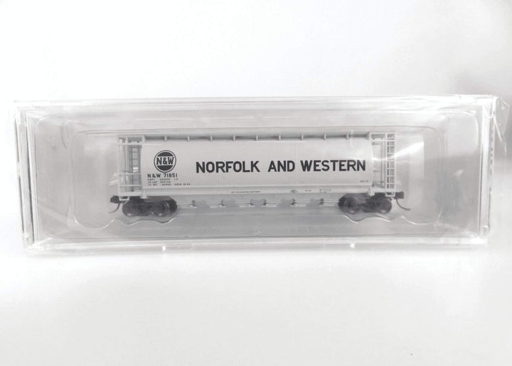 Bowser 38152 N Scale NW Norfolk &amp; Western 6-Bay Cylindrical Covered Hopper 71851 image 1