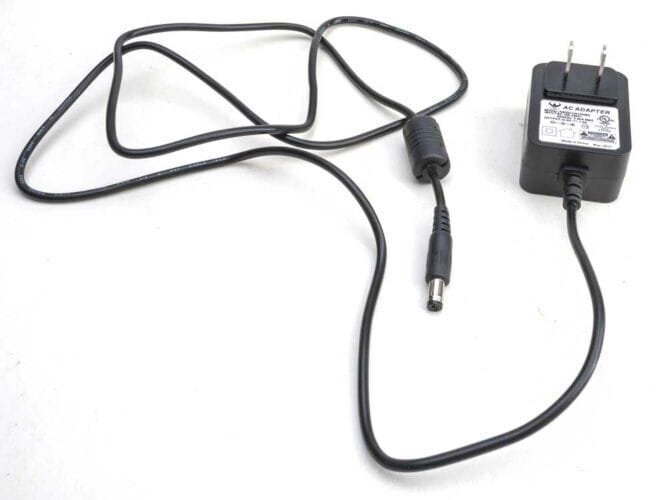 Walthers Layout Control System 942-110 2-Amp 12-Volt Filtered DC Power Supply image 0