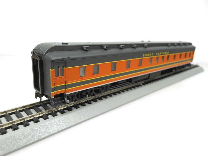 Walthers 932-10413 HO Great Northern Pullman Heavyweight 6-3 Passenger Car image 8