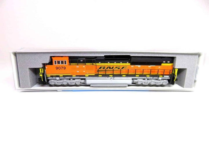 Kato 176-8527 N Scale BNSF Railway Swoosh EMD SD70ACe Diesel Locomotive 9079 NIB image 2