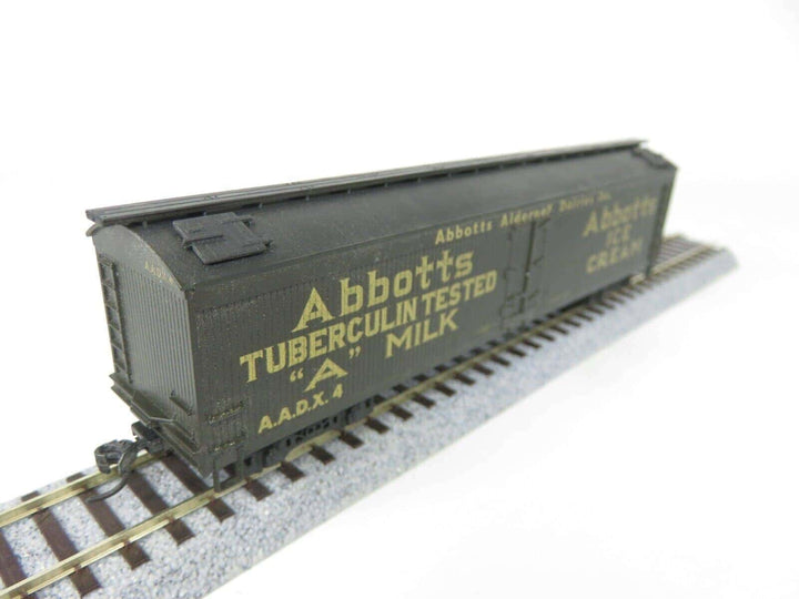 Athearn Blue Box HO Scale Abbotts Milk/Ice Cream 50' Wood Express Reefer Kadee's image 2
