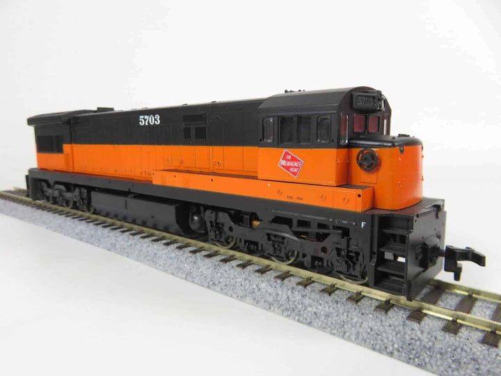 Atlas #8524 HO Scale Milwaukee Road GE U33C Diesel Locomotive #5703 image 3