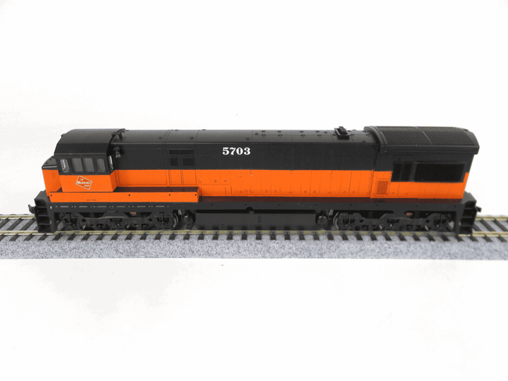 Atlas #8524 HO Scale Milwaukee Road GE U33C Diesel Locomotive #5703 image 6