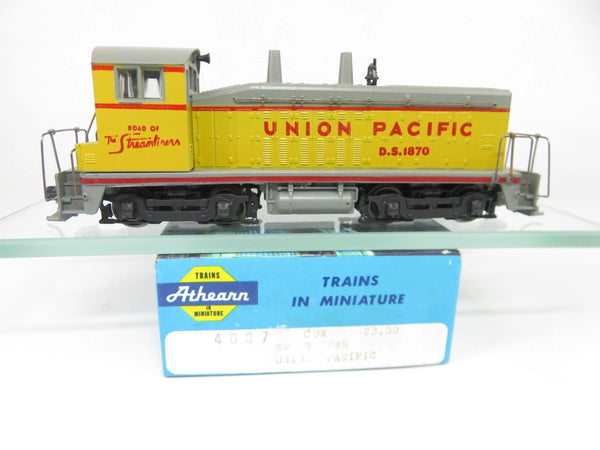 Vintage Athearn Blue Box 4007 HO Scale Union Pacific EMD SW7 Diesel Locomotive