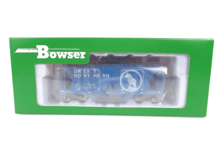 Bowser #43265 HO Scale 70-Ton 2-Bay Covered Hopper GN Great Northern #71300 image 1