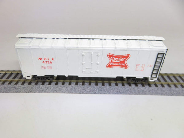 Rivarossi HO Scale 40 Foot Boxcar Miller High Life Beer Refeer image 0