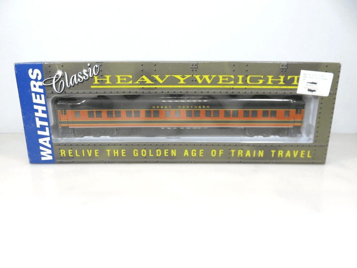 Walthers 932-10413 HO Great Northern Pullman Heavyweight 6-3 Passenger Car image 1