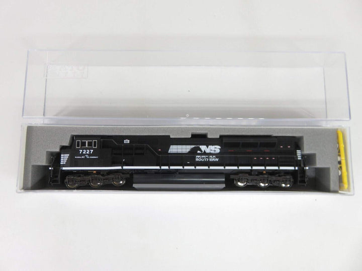 Kato 176-5518 N Scale Norfolk Southern EMD SD80MAC Diesel Locomotive #7227 NIB image 2