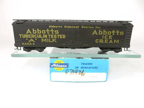 Athearn Blue Box HO Scale Abbotts Milk/Ice Cream 50' Wood Express Reefer Kadee's image 0