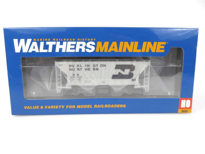 Walthers 910-7975 HO Burlington Northern 37' 2980 cu ft. 2-Bay Covered Hopper image 1