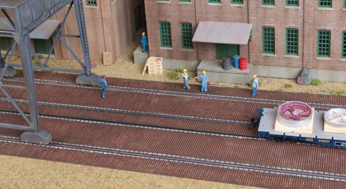 Walthers Cornerstone 933-4097 HO Scale Brick Craneway Base and Street 3-Pack Kit image 1