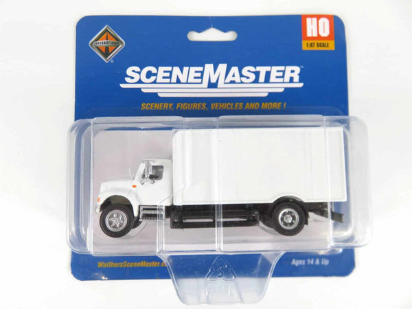 Walthers SceneMaster 949-11290 HO Scale International 4900 Single Axle Box Van image 0