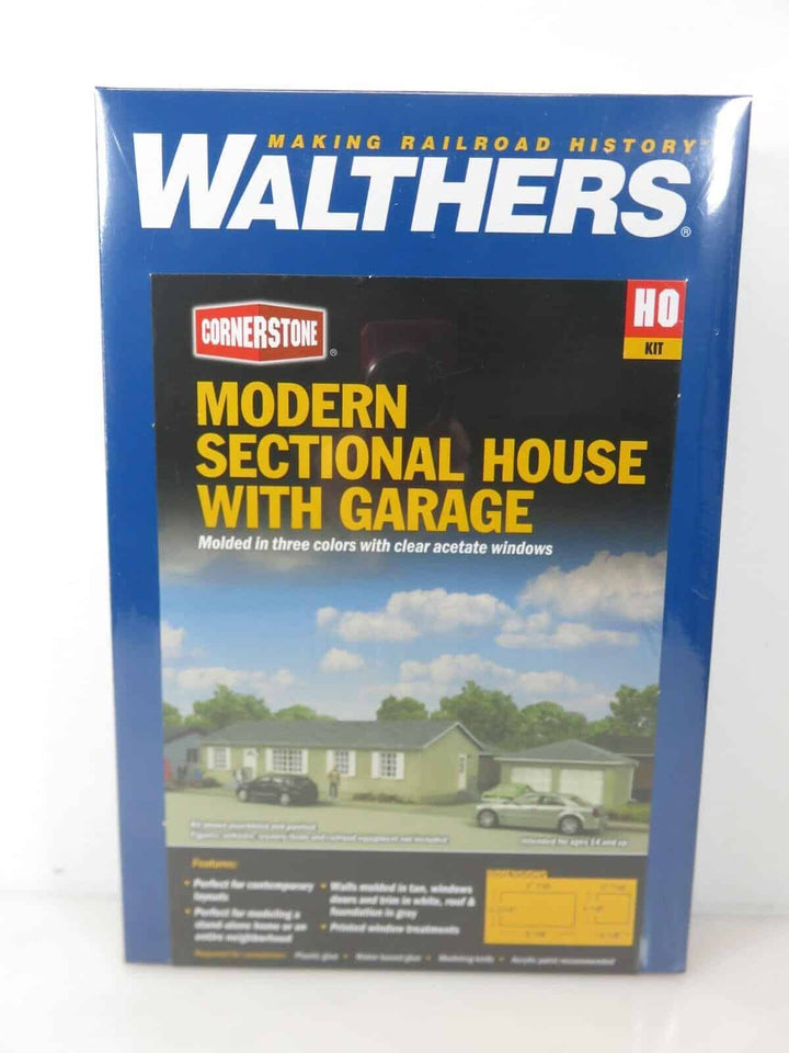 Walthers Cornerstone #933-4151 HO Scale Modern Sectional House with Garage Kit image 0