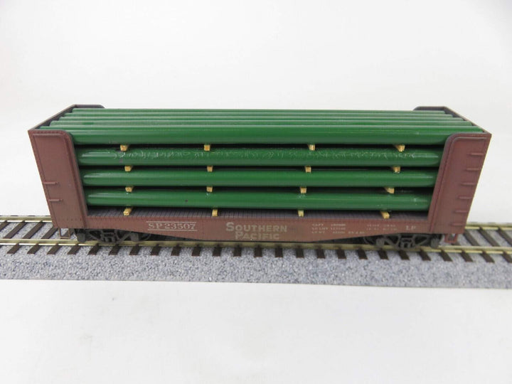Athearn Blue Box HO Scale Bulkhead Flatcar W/Pipe Load Southern Pacfic Kadee's image 3