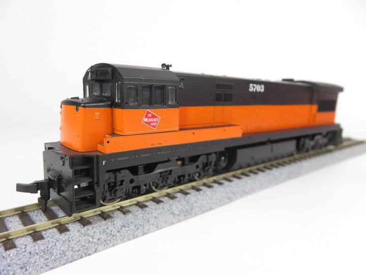 Atlas #8524 HO Scale Milwaukee Road GE U33C Diesel Locomotive #5703 image 4
