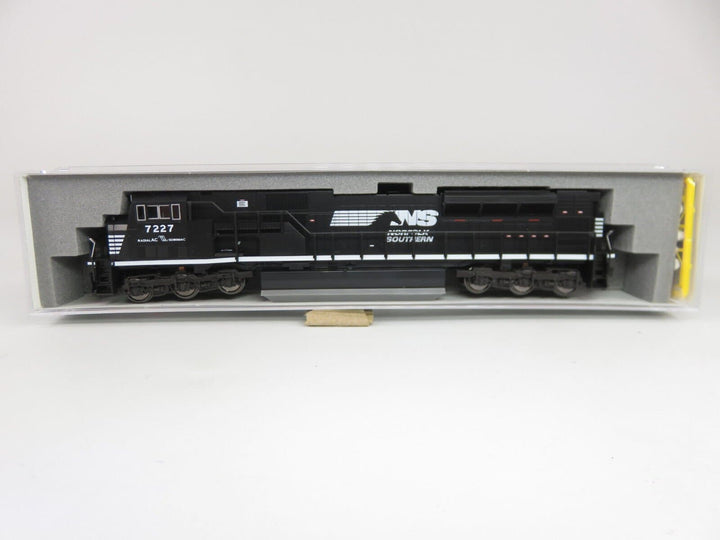 Kato 176-5518 N Scale Norfolk Southern EMD SD80MAC Diesel Locomotive #7227 NIB image 1