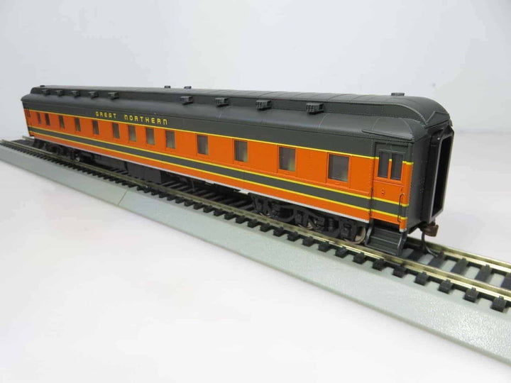 Walthers 932-10413 HO Great Northern Pullman Heavyweight 6-3 Passenger Car image 6