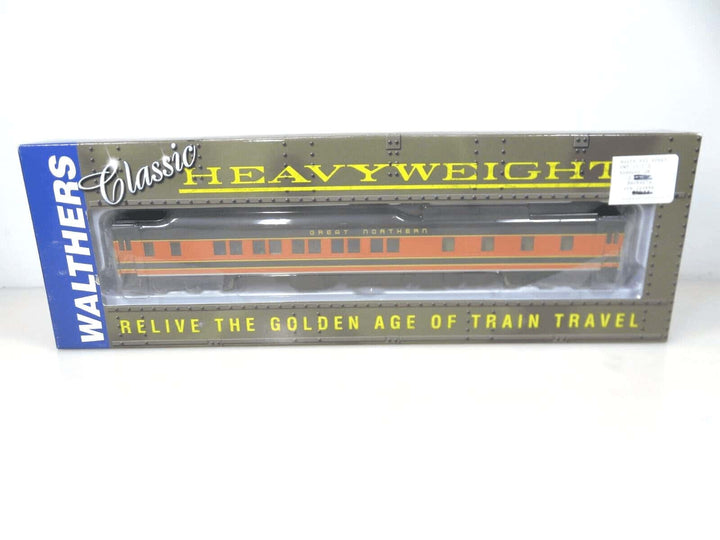 Walthers 932-10563 HO Great Northern Pullman Heavyweight 10-1-2 Passenger Car image 1