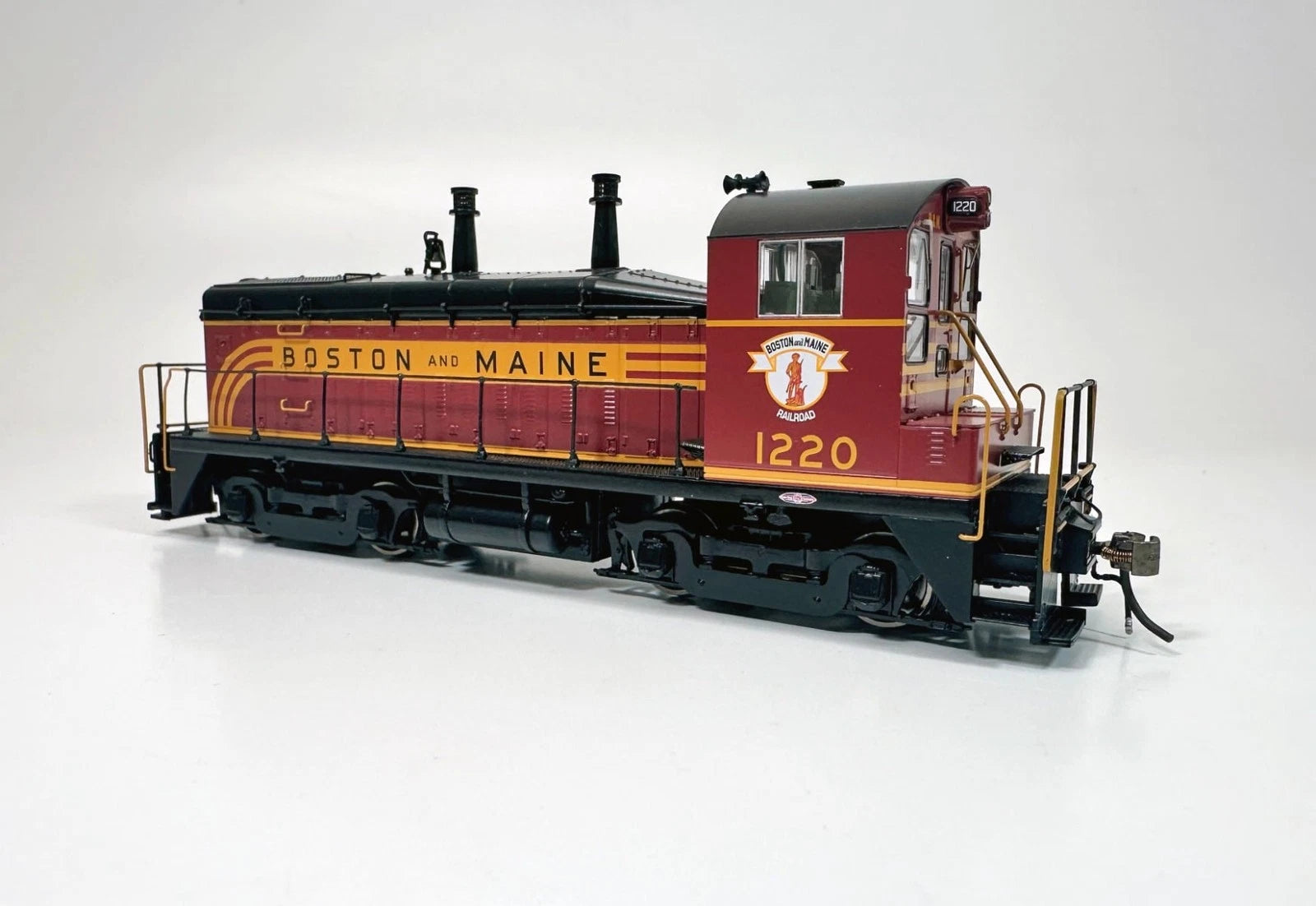 Rapido 27067 HO Scale Boston & Maine EMD SW9 Locomotive DC Silent Vers ...