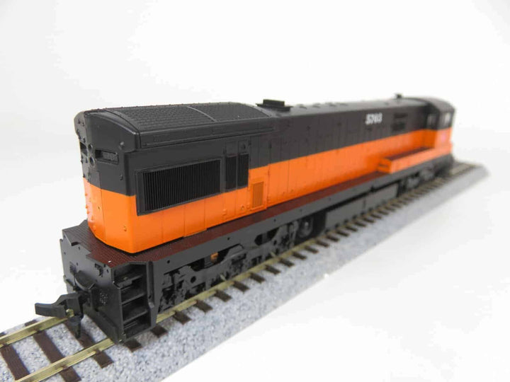 Atlas #8524 HO Scale Milwaukee Road GE U33C Diesel Locomotive #5703 image 8