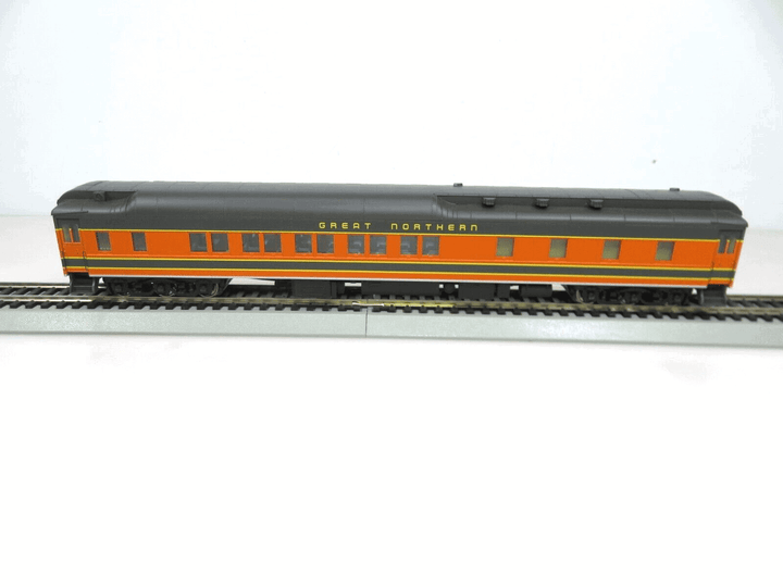 Walthers 932-10563 HO Great Northern Pullman Heavyweight 10-1-2 Passenger Car image 4