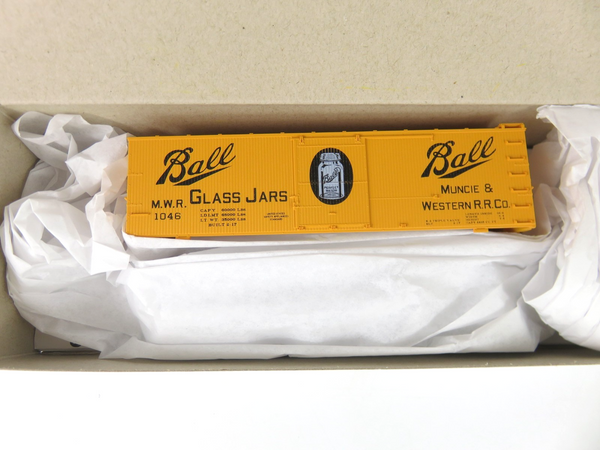 Accurail 1316 HO Scale 36' Wood Sheath Boxcar Muncie & Western Ball Glass Jars