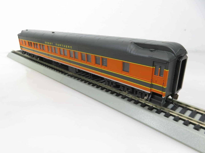 Walthers 932-10563 HO Great Northern Pullman Heavyweight 10-1-2 Passenger Car image 6