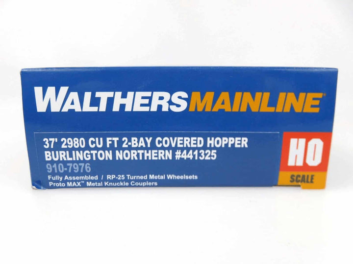 Walthers 910-7976 HO Burlington Northern 37' 2980 cu ft. 2-Bay Covered Hopper image 2