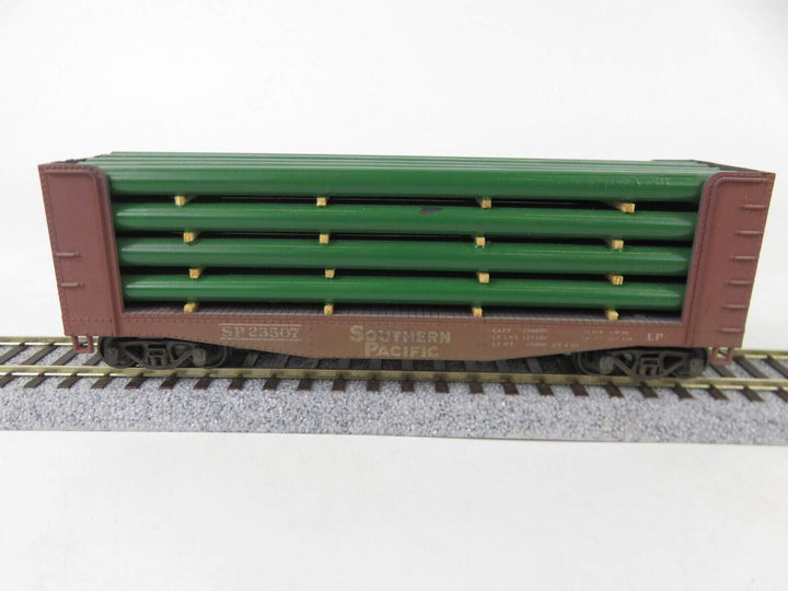 Athearn Blue Box HO Scale Bulkhead Flatcar W/Pipe Load Southern Pacfic Kadee's image 0
